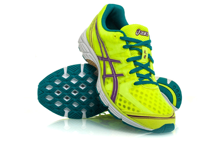 Shop Asics Gel-DS Racer 9 低筒跑步鞋 女款 黃紫