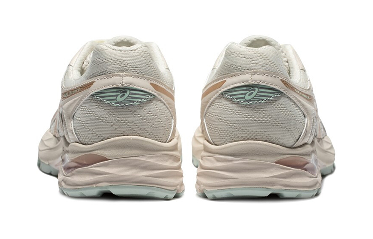 Lookbook (W) ASICS Gel-Flux 4 Putih/Emas 1012A523-105