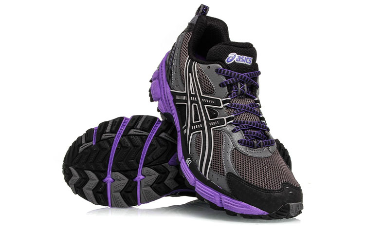 Shop Asics Gel-Kahana 6 越野 低筒 跑步鞋 女式 黑紫色