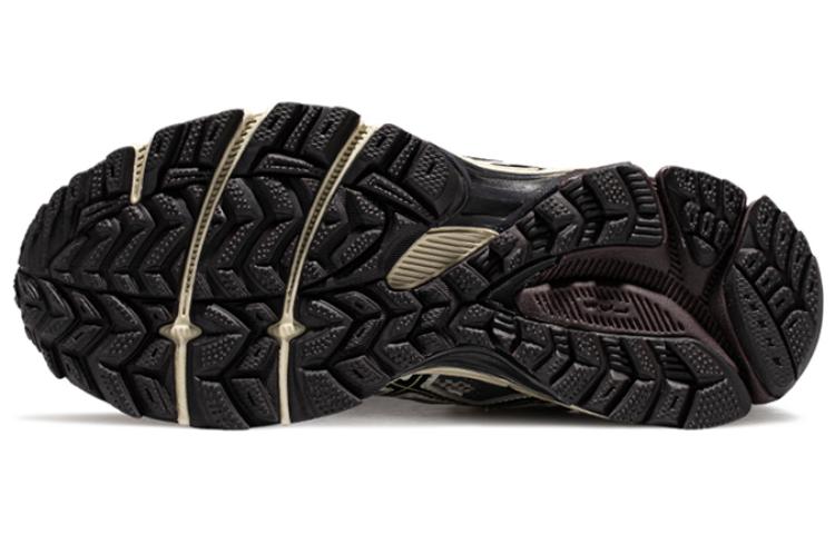 Shop Asics Gel-Kahana 8 舒適百搭 防滑 低筒 跑步鞋 女款 灰色