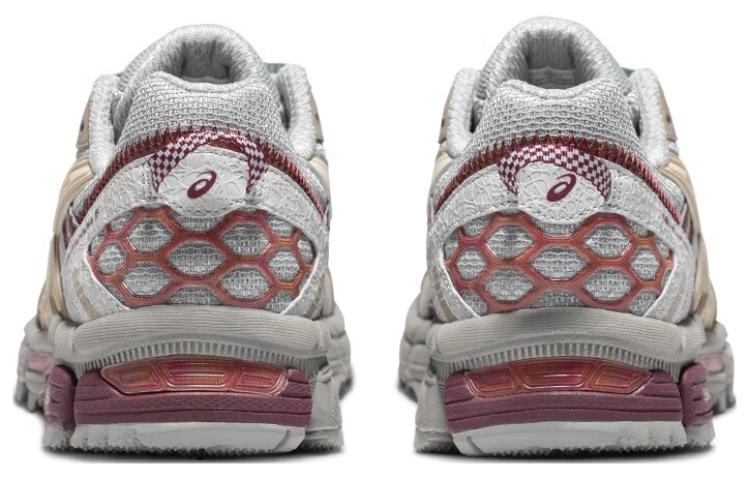 Shop Asics 8 功能越野 防滑耐磨 低筒 跑步鞋 女款 灰紅