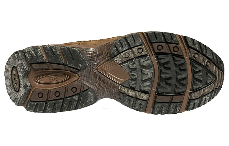 Shop Asics Gel-Odyssey Wr 野外跑步鞋 女款 棕色