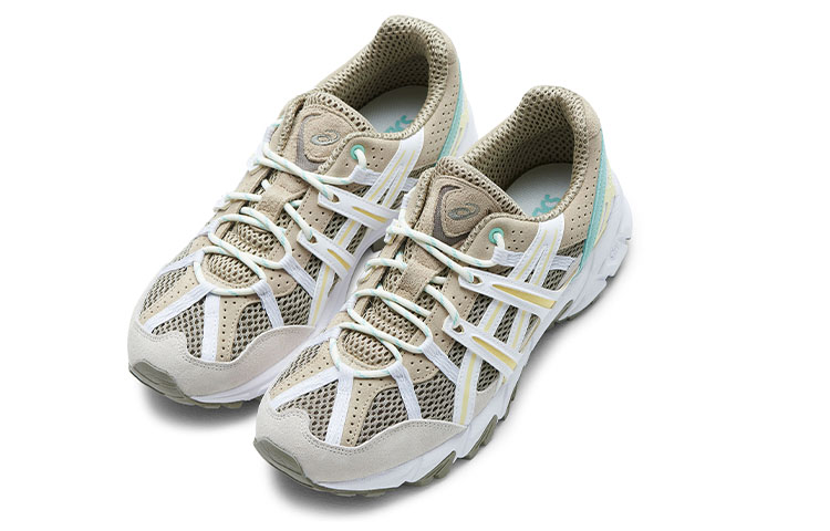 Lookbook (W) アシックス ゲルソノマ 15-50 グレー/イエロー 1202A275-020