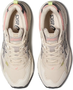 (W) 아식스 젤-100 TR 스니커즈 베이지/핑크 1203A212-250 Lookbook (W) 아식스 젤-100 TR 스니커즈 베이지/핑크 1203A212-250
