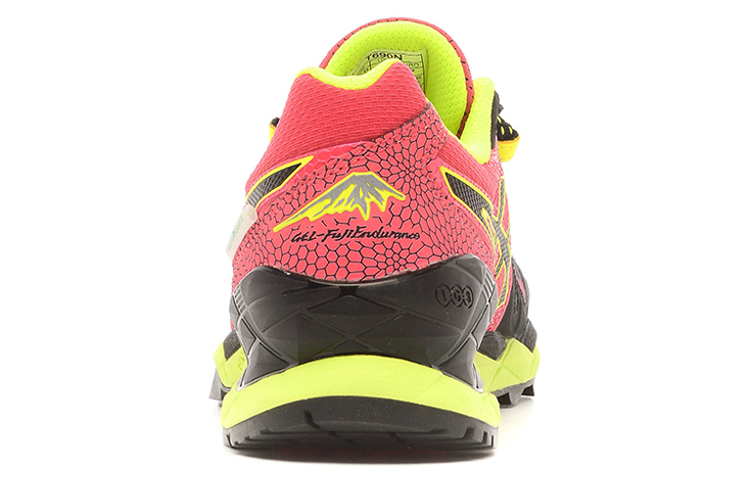 Shop Asics Gel-Fuji Endurance Plasmaguard 耐磨防滑 低筒運動跑步鞋 女款 黑紅拼接