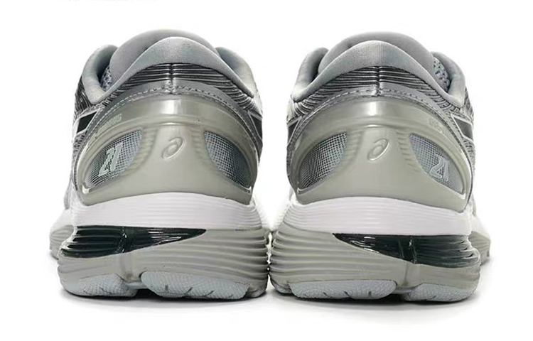 Shop （女性）ASICS Gel Nimbus 21 '中灰色' 1012A156-020