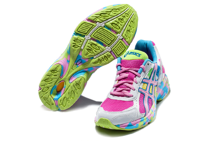 Shop Asics Maverick 2 緩衝耐磨 低筒跑步鞋 女款 粉白