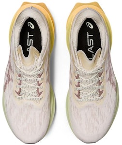 (W) ASICS Novablast 3 'Cream Fawn' dalam warna Krim Fawn 1012B288-101 Purchase (W) ASICS Novablast 3 'Cream Fawn' dalam warna Krim Fawn 1012B288-101