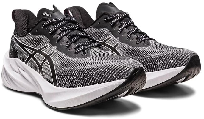 (W) ASICS Novablast 3 LE 'Putih Hitam' 1012B410-100 Lookbook (W) ASICS Novablast 3 LE 'Putih Hitam' 1012B410-100