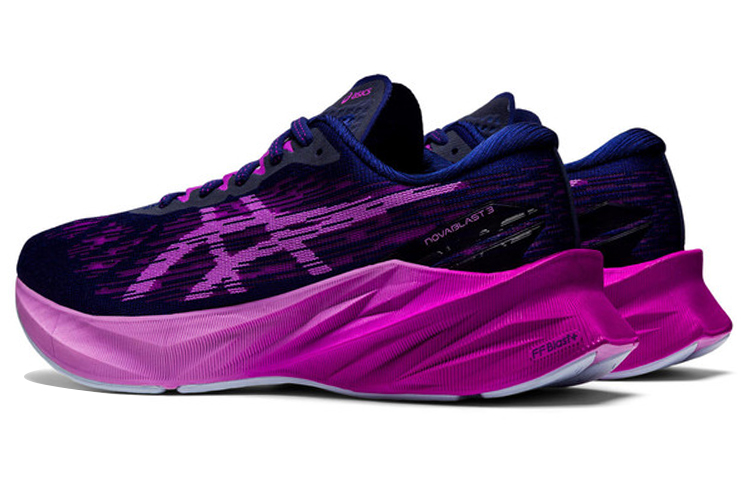 Shop Asics Novablast 3 耐磨 低筒 跑步鞋 女款 深紫色