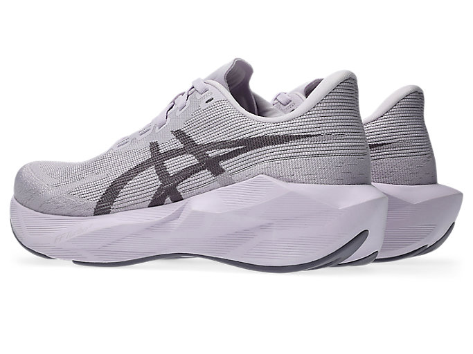 Lookbook (W) ASICS Novablast 6 Hardloopschoenen Dahlia/Lavendelgrijs. 1012C008-501
