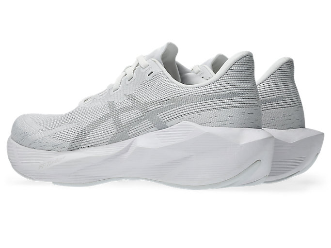 Lookbook (W) ASICS Novablast 6 Hardloopschoenen Wit/Wit 1012C008-100
