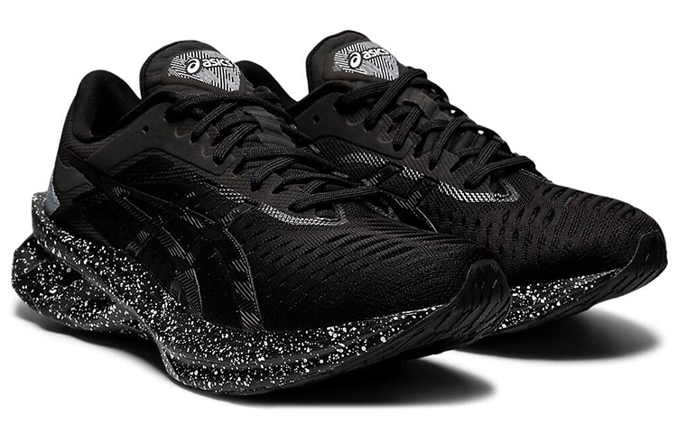 Lookbook (W) ASICS Novablast 'Hitam' 1012A987-001