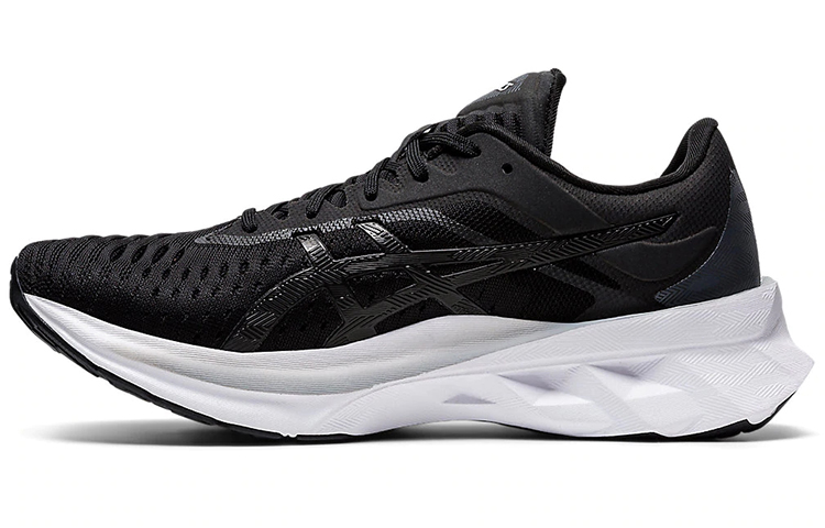 Buy (W) 亚瑟士 Novablast '黑色' 运动鞋 1012A584-002