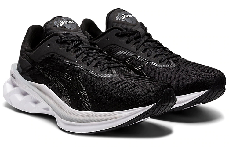 Lookbook (W) 亚瑟士 Novablast '黑色' 运动鞋 1012A584-002