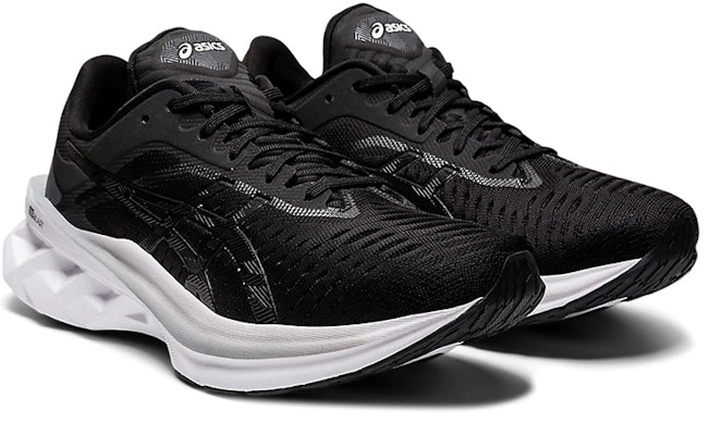 (W) ASICS Novablast 'Negro' 1012A584-002 Lookbook (W) ASICS Novablast 'Negro' 1012A584-002