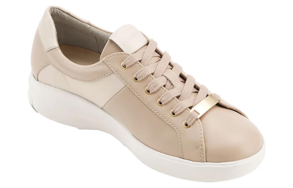 Shop Asics Pedala Ladies 防滑耐磨 低筒 跑步鞋 女款 米白