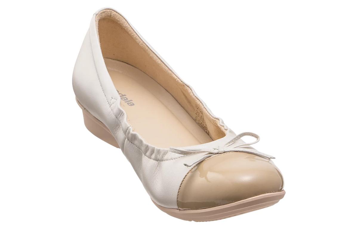 Shop Asics Pedana 百搭時尚 輕鬆舒適 耐磨防水 低筒 生活休閒鞋 女款 米白色