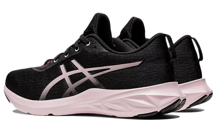 Shop （女性）ASICS Versablast 2 '黑色 Barely Rose' 1012B179-003