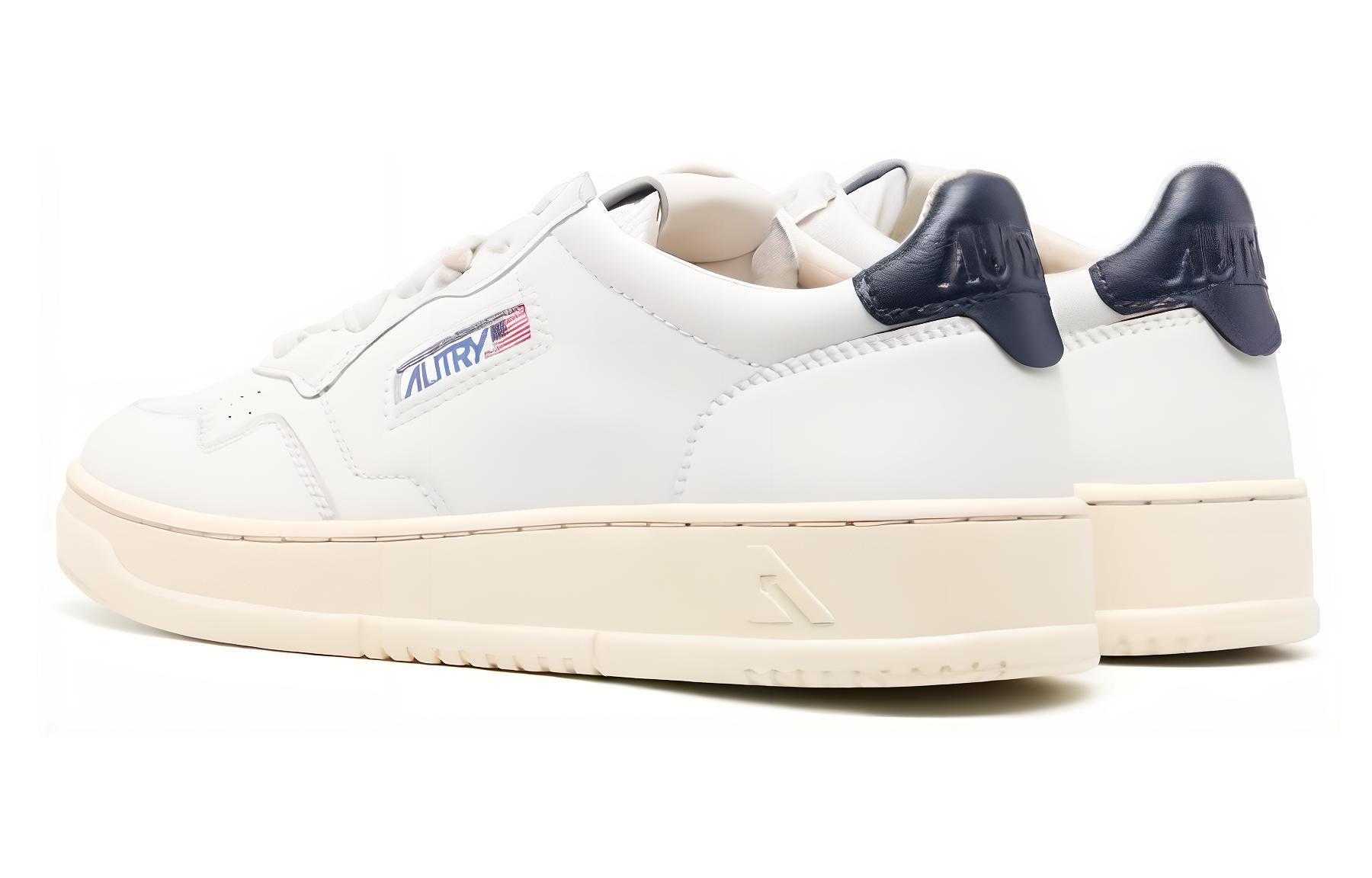 Shop (W) 오트리 레더 로우 '블랙앤화이트' AULW-LD07