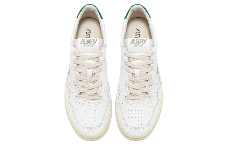Lookbook (W) AUTRY Medalist Leather Low 'Putih Hijau' AULW-LL20