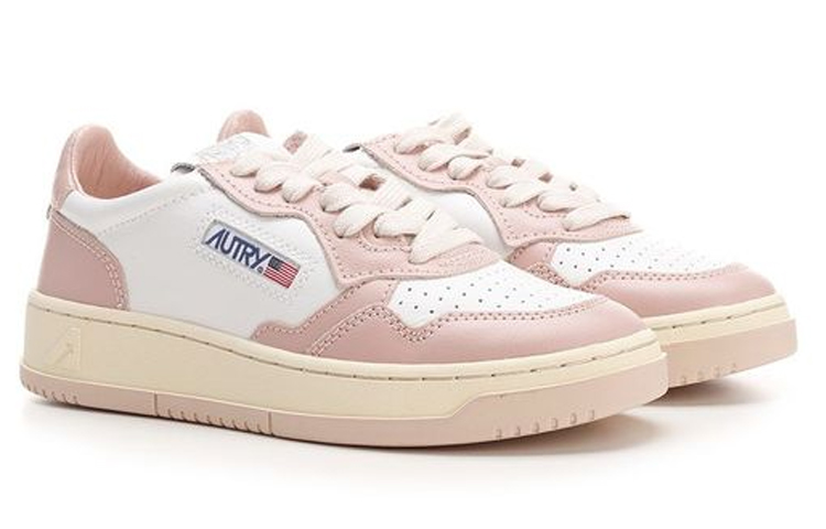Lookbook (Women) AUTRY Medalist Leather Low 'White Pink Cream' AULW-WB09