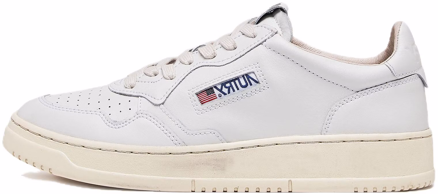 women-autry-medalist-leather-low-lettering-we-are-action-people-white-aulw-ld-06