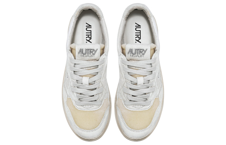 Lookbook (W) AUTRY Medalist Low '象牙白' AULW-PP01