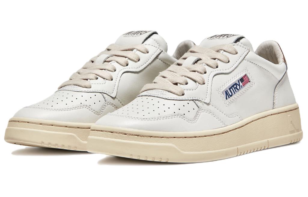 Shop (W) AUTRY Medalist Low "白金" 运动鞋 AULW-LL06