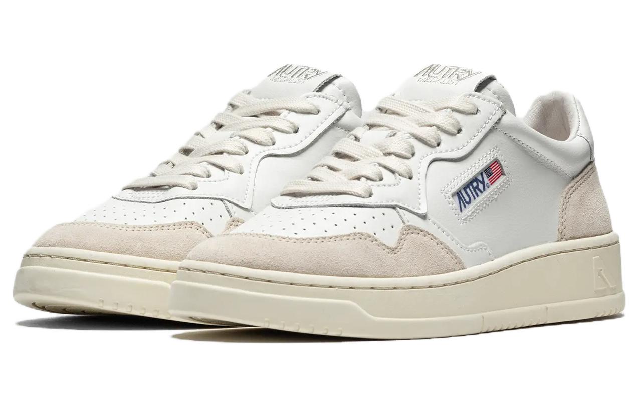 Lookbook (W) AUTRY Medalist Low 'Suede Putih' AULW-LS33