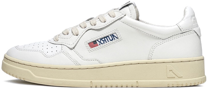 women-autry-medalist-low-leather-white-aulw-ll-15