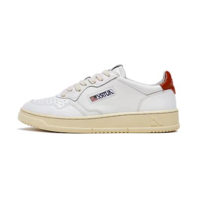 (W) AUTRY Medalist Low Leather 'White Rust Cream'