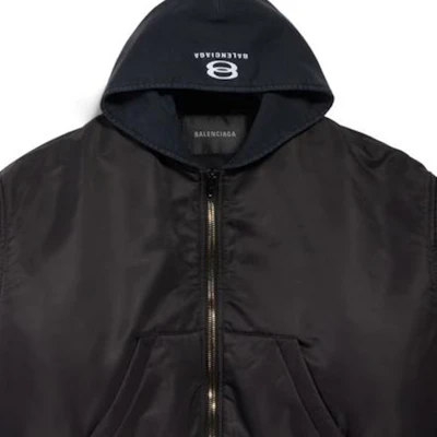 (W) Balenciaga 黑色拉鍊短版連帽外套附Logo。 805512TRO511000 Sizing (W) Balenciaga 黑色拉鍊短版連帽外套附Logo。 805512TRO511000
