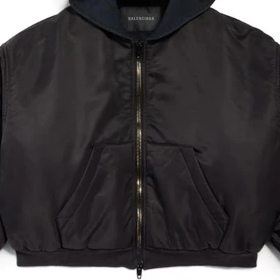 (W) Balenciaga 黑色拉鍊短版連帽外套附Logo。 805512TRO511000 Cheap (W) Balenciaga 黑色拉鍊短版連帽外套附Logo。 805512TRO511000
