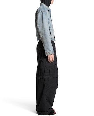 (W) Balenciaga Jaket Denim Biru Single-Breasted Cropped Lengan Panjang. 790869TQW556379 Details for (W) Balenciaga Jaket Denim Biru Single-Breasted Cropped Lengan Panjang. 790869TQW556379