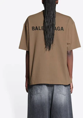 (W) 발렌시아가 브라운 로고 크루넥 반팔 티셔츠 SS22. 612965TMVF47761 Purchase (W) 발렌시아가 브라운 로고 크루넥 반팔 티셔츠 SS22. 612965TMVF47761