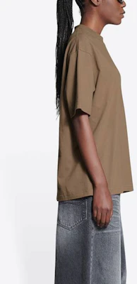 (W) 발렌시아가 브라운 로고 크루넥 반팔 티셔츠 SS22. 612965TMVF47761 Sizing (W) 발렌시아가 브라운 로고 크루넥 반팔 티셔츠 SS22. 612965TMVF47761