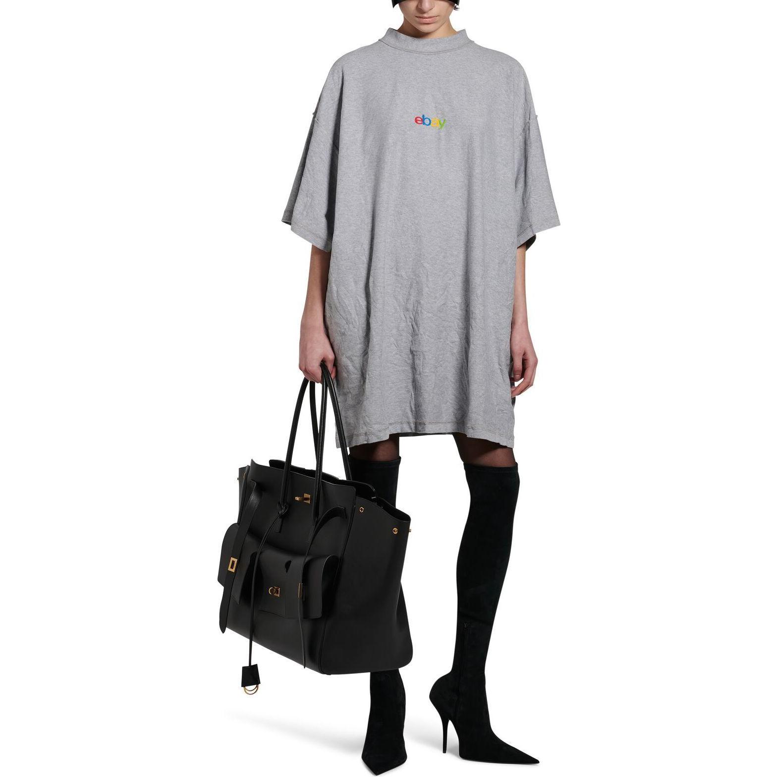 (Women) Balenciaga  Embroidered Logo Oversized T-Shirt Grey SS24 Crewneck Short Sleeve 787358TRVE81300 圖 4