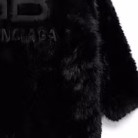 Sizing (W) Balenciaga 高領Logo仿皮草外套黑色。 768980TPQ231000