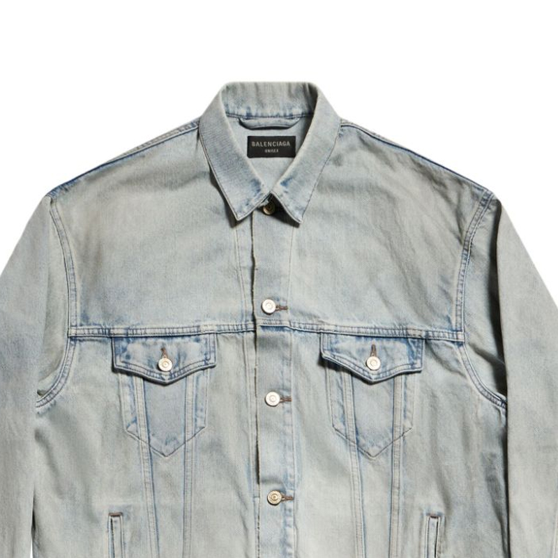 Shop (W) バレンシアガ ライトブルー レタープリント デニムジャケット カラー＆ボタン付き 767951TDW144016