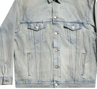 (W) Balenciaga Jaket Denim Biru Muda dengan Kerah & Kancing Letter Print. 767951TDW144016 Details for (W) Balenciaga Jaket Denim Biru Muda dengan Kerah & Kancing Letter Print. 767951TDW144016