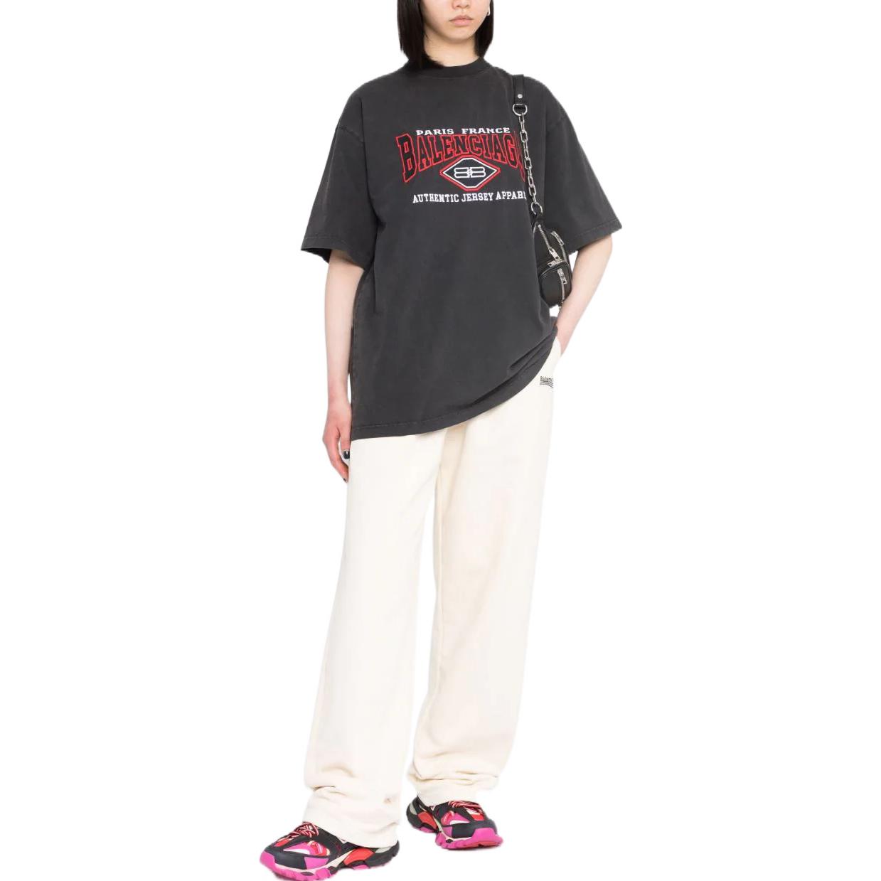 Purchase (Women) Balenciaga  SS22 Beige Straight-Leg Sweatpants with Logo Embroidery. 674594TKVI90896