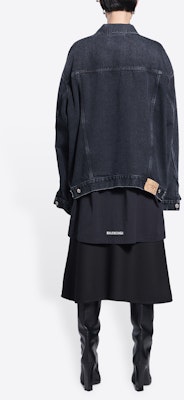 (W) Balenciaga Jaket Denim Hitam Cetakan Huruf SS22 Berkerah Single-Breasted. 681804TBP470105 Purchase (W) Balenciaga Jaket Denim Hitam Cetakan Huruf SS22 Berkerah Single-Breasted. 681804TBP470105