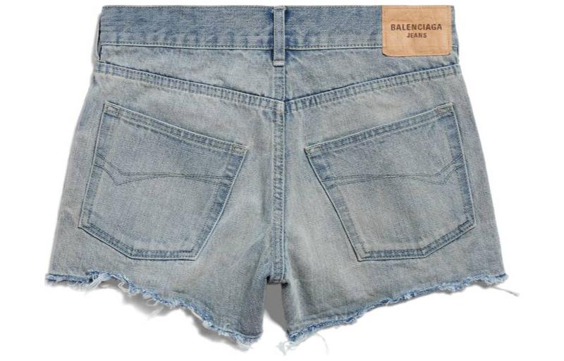 Lookbook (W) 발렌시아가 워시드 디스트레스드 데님 반바지 라이트 블루 SS24 컬렉션. 790456TQW556379