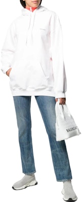 (W) Balenciaga Baju Sweatshirt Putih Cetakan Logo. 570798TYK279000 Lookbook (W) Balenciaga Baju Sweatshirt Putih Cetakan Logo. 570798TYK279000