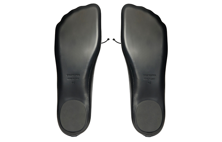 Sizing (W) 巴黎世家解剖芭蕾舞鞋‘黑色亮面柔软羊皮’ 714260WBCW01000