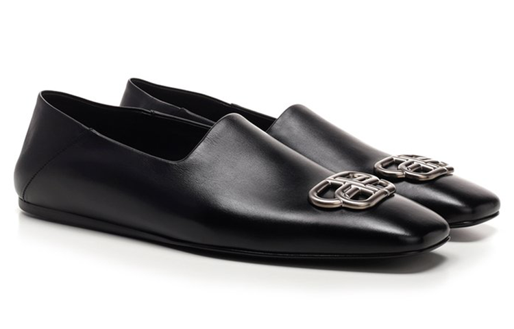 Shop Balenciaga 巴黎世家 BB 藝術簡約休閒貼花平底鞋 黑色
