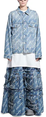 (W) 발렌시아가 블루 데님 재킷 올오버 로고 프린트와 칼라. 662853TJW904200 Shop (W) 발렌시아가 블루 데님 재킷 올오버 로고 프린트와 칼라. 662853TJW904200