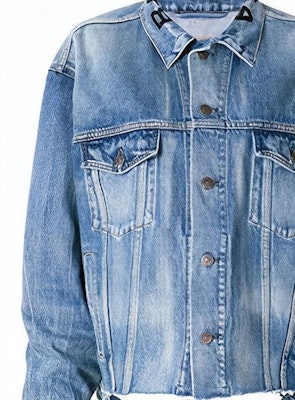 (W) Balenciaga Jaket Denim Biru dengan Kolar Turn-Down dan Butang Tunggal. 556728TDW144065 Purchase (W) Balenciaga Jaket Denim Biru dengan Kolar Turn-Down dan Butang Tunggal. 556728TDW144065