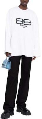 (W) 발렌시아가 FW22 로고 프린트 스웨터 화이트 706987T32509040 Lookbook (W) 발렌시아가 FW22 로고 프린트 스웨터 화이트 706987T32509040